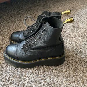 These are size 9. Only worn a few times in very good condition